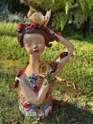 Medium Garden Dweller with Ladybeetles